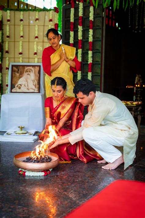 A Yogic Wedding Conducted By A Female Priestess Devoid Of Kanyadaan And Vidaai Wedmegood