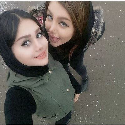 A Couple Of Iranian Persian Girls In Isfahan Taking A Selfie R Pics