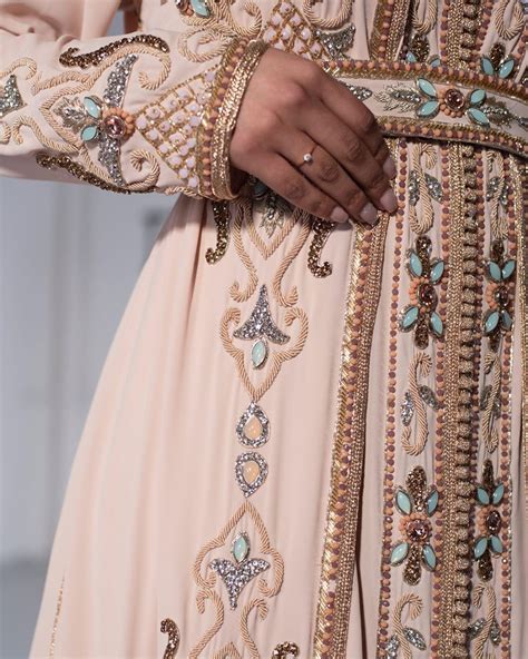 Limage contient peut être une personne ou plus Moroccan dress Celine dress Morrocan fashion