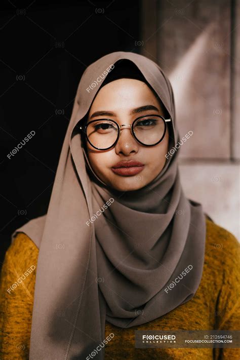 Young Asian Muslim Woman In Hijab — Glasses Copy Space Stock Photo