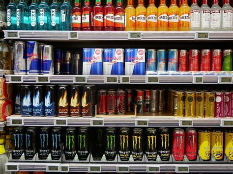 Wer darf überhaupt feuerwerk kaufen? Ab wann darf man Energy Drinks kaufen? (Red Bull und Co)