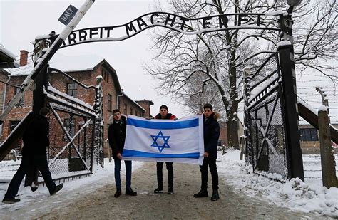 Sobrevivientes Del Holocausto Conmemoran El 74 Aniversario De Su Liberación Fotos Confirmado