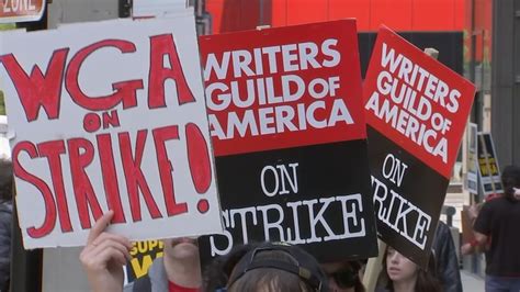 writers guild strike 2023 wga demonstrations held in chicago outside nbc tower abc7 chicago