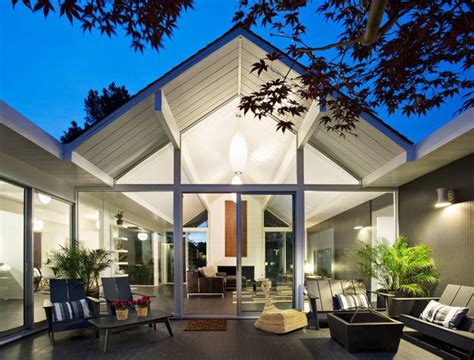 25 Triangular Window Designs Customizing Modern House