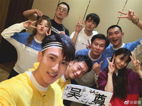 Son challenge where the contestant has to collect the most pictures of the ansteel group, collect. Wu Chun takes a family picture with the members of Keep ...