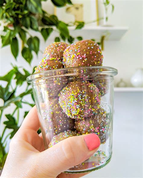 Want unique ideas for birthday desserts that go beyond the usual frosted cake? Healthy Birthday Cake Energy Balls (like Milk Bar Birthday Cake Truffles)