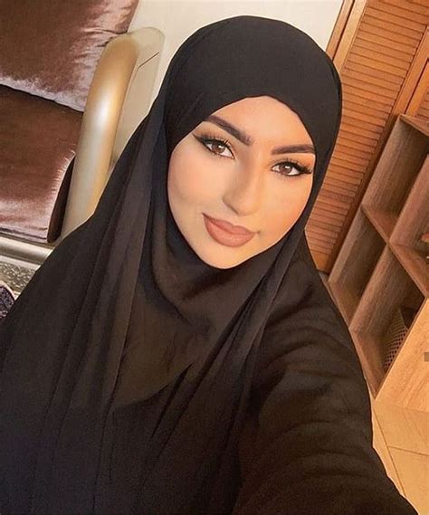 Pin By Nauvari Kashta Saree On Hijabi Queens Hijabi Fashion Fashion Hijabi Style