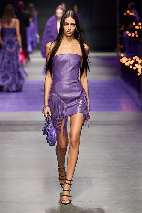 Vogues Best Looks From The Versace Spring Summer Show