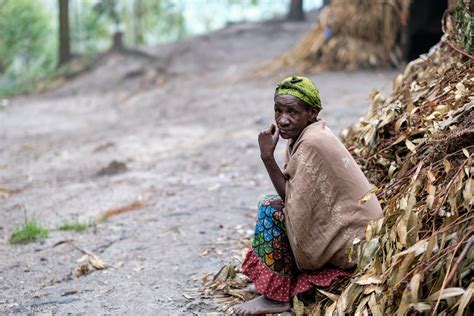 Batwa Pygmy Woman In Bwindi Impenetrable National Park Flickr