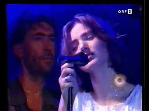 Meiner meinung nach die beste filmaufnahme vom juchitzer. Weit, weit weg - Hubert von Goisern live 1994 "Das war's ...