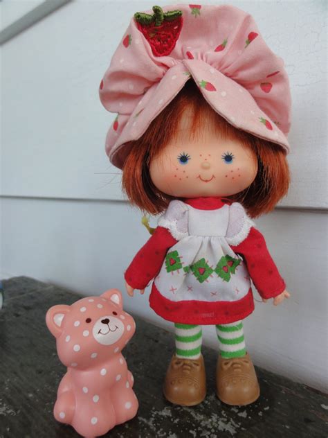Original Strawberry Shortcake Doll With Cat Custard