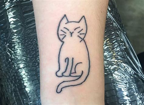 25 Best Cat Outline Tattoo Designs Page 2 Of 7 The Paws