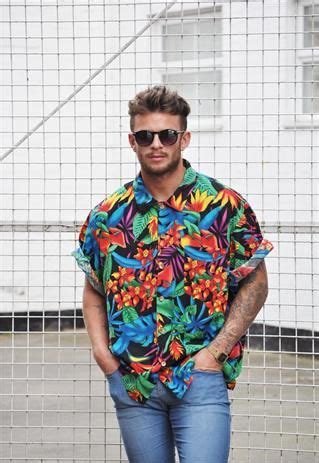Effortless basics and iconic fashion favorites for women, men and kids. Vintage floral pattern hawaiian shirt £35 #80s #floral # ...