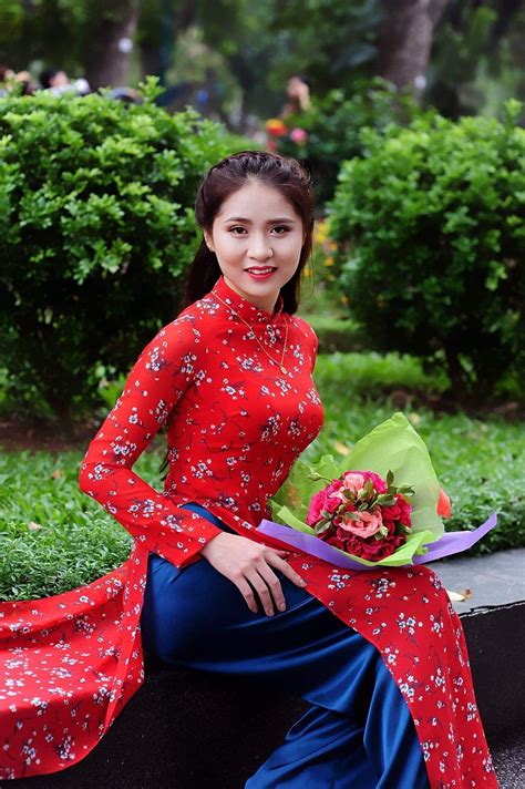 Vietnamese long dress | Vietnamese long dress, Vietnamese ...