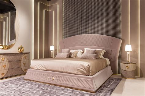 By definition, the master bedroom is usually the largest one in the house but there are also other elements that capture the essence of the concept. Italian Furniture for exclusive and modern design ...