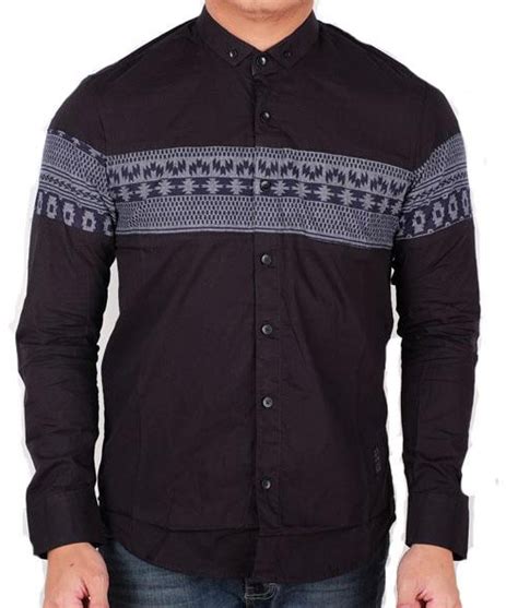 Nah, khusus bagi cowok pecinta baju batik, berikut ini kami berikan refrensi model baju batik lengan panjang yang dikombinasikan dengan kain bercorak polos. 10 Model Baju Batik Pria Lengan Panjang Kombinasi Kain ...