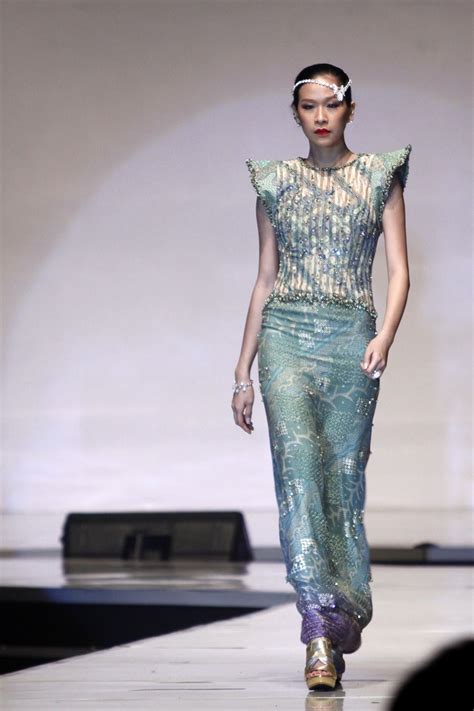 See more ideas about fashion, dresses, sebastian gunawan. The Best Batik Dress Designers Indonesia | Kain, Kebaya ...