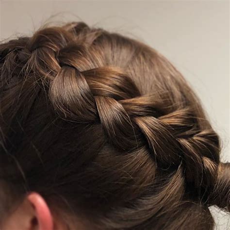 To offer you a bit of inspo, we've scoured the web to find the prettiest easy updos that work well with long hair. 20 Casual Updos for Long Hair Tutorials - Short Pixie Cuts