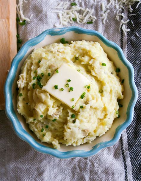 Creamy Mashed Potatoes Loaded With Garlic And Parmesan Cheese Easy To