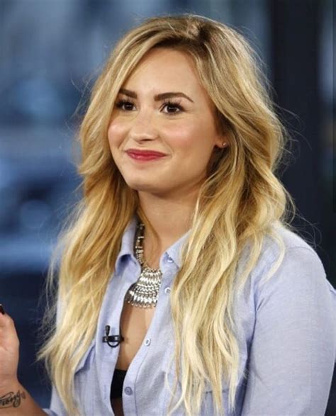 Demi Lovato 😊💛 Demi Lovato Blonde Hair Demi Lovato Hair Demi Lovato Hair Color