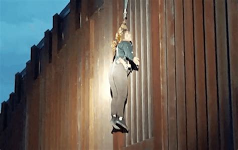 Smugglers Leave Mexican Woman Dangling From Arizona Border Fence Woai