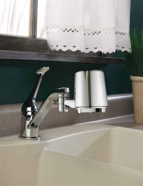 Simple and compact in shape and size, the 9400b seems to be designed to make itself unnoticeable over the kitchen sink. faucet water filter - Best Kitchen Faucets