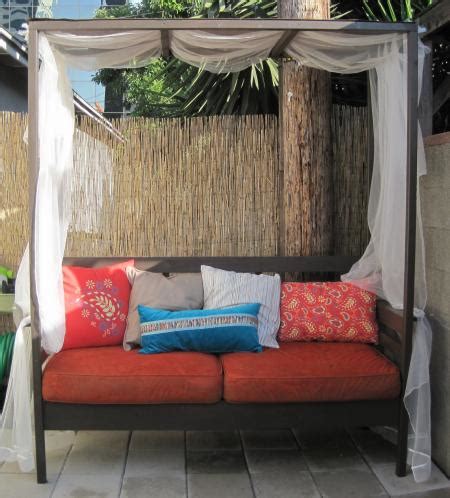 Just last week, i was able to do a lot for my kitchen and now i'm thinking of making an outdoor daybed for our backyard. 10 Simple DIY Outdoor Beds - Shelterness