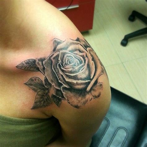 Realistic Shoulder Rose Tattoo Done By Tom Hacic Redhouse Tattoo