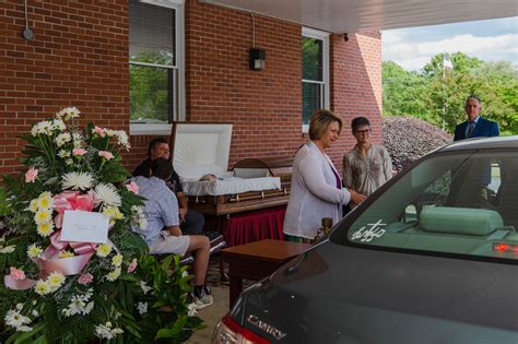 Sumter Funeral Home Holds First Ever Drive Thru Visitation The Sumter Item