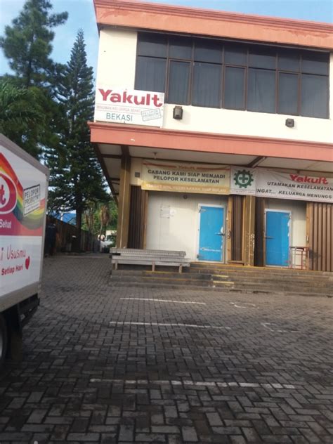 Yakult distributes its products in 2 ways: Gaji Yakult Lady - Lowongan Kerja Menjadi Yakult Lady Di Makassar Lowongan Kerja Makassar ...