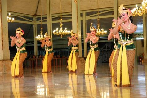 Central Java Gambyong Dance Indonesia Penari Indonesia