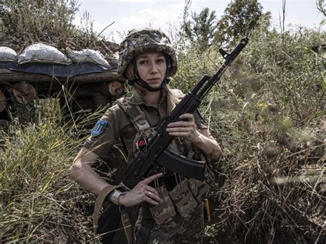 Female Soldiers In Ukraine Are Wearing Huge Uniforms And Suffering