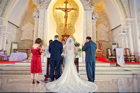 This process, called convalidation, lets couples retake their wedding vows in a ceremony similar to a wedding ceremony. Catholic weddings in Bali