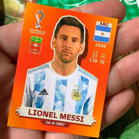 la increíble reacción de una estrella del fútbol argentino cuando le tocó la figurita de lionel