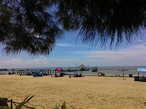 Lubang ini memiliki ukuran diameter kira kira 50 meter. Yuk, Kunjungi 10 Pantai Terindah di Jawa Tengah Ini!