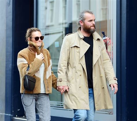 Kara Tointon And Dr Marius Jansen Out For Lunch In Notting Hill 1017