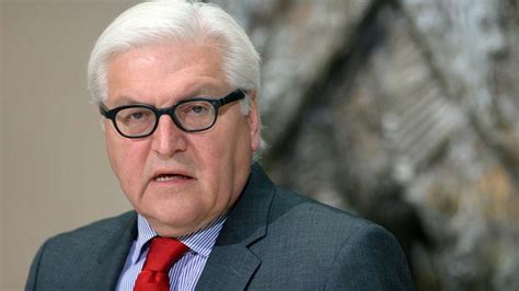 Encouraging and warm, calling for solidarity and patience, talking about hope for the future and thanking all those people who keep the country running: Bundespräsident Frank-Walter Steinmeier besucht am 21 ...