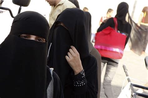 Muslim Women Can Veil In Court