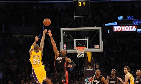 This Day In Lakers History Kobe Bryant Hits Legendary Buzzer Beater