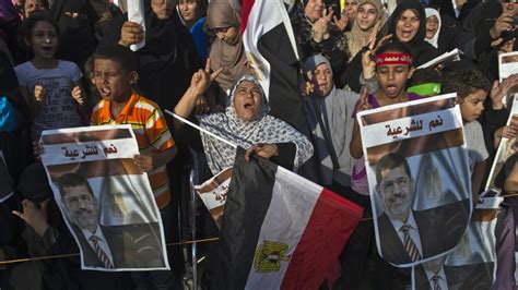 egyptian police delay move against pro mursi camps