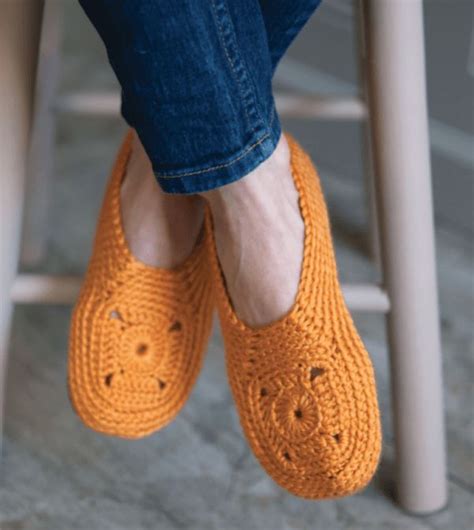 I Love This Moccasin Styled Crochet Slipper Pattern This Pattern Has A