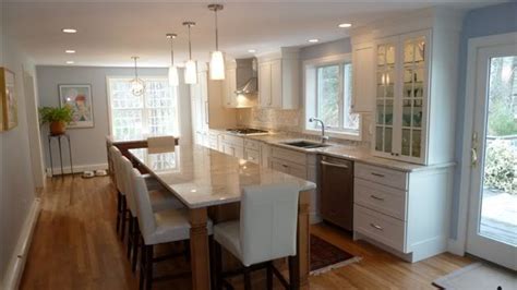By simply replacing the cabinet doors, you can update the color and style of your kitchen cabinets. long narrow kitchen with island | Long narrow kitchen - if ...