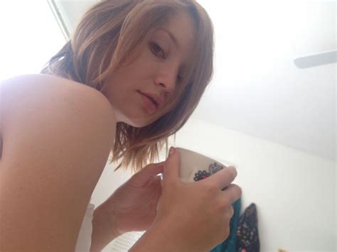 Beautiful Emily Browning Nude Photos Leaked Here Pics
