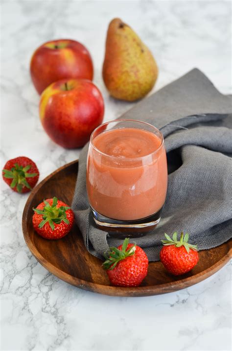 Jus de fruits frais fait- maison au blender aux fraises pomme