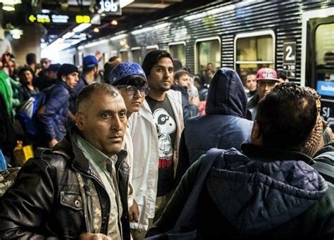السويد تعتزم ترحيل نصف طالبي اللجوء الذين وصلوا العام الماضي أريبيان بزنس