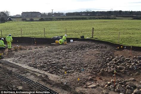 Roman Settlement Is Found Under Britains A1 Daily Mail Online