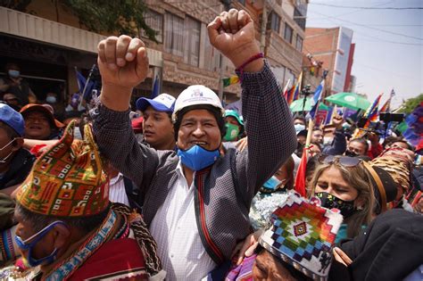 Fracasaron Evo Ya Está En Bolivia Y Celebra Que Se Recuperó La
