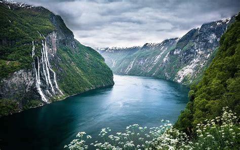 1280x1000 Preikestolen Norway Fjord Clouds Cliff Mountain Sea Green