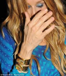 Sarah Jessica Parker Shows Off Her Incredibly Veiny Hand And Wait
