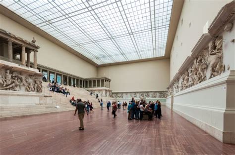 Museum lubang buaya merupakan salah satu museum yang ada di jakarta. Lihat Cantiknya 5 Museum Seni Islam Terbesar di Dunia ...